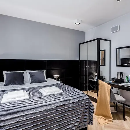 Deo Plaza By Rent Like - Old Town Aparthotel 4*