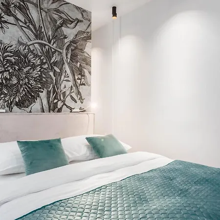 Deo Plaza By Rent Like - Old Town Aparthotel 4*